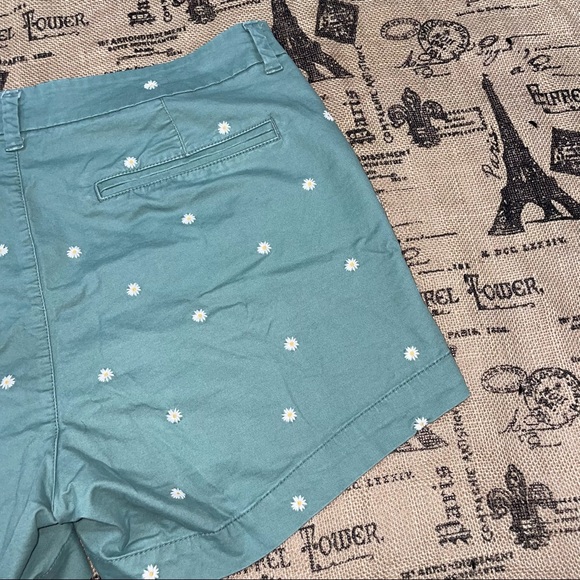 Old Navy NWT! Everyday Short Green Daisy  Embroidery Short Size 14 - Picture 11 of 11